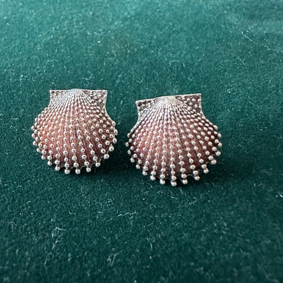 Vintage Silver Shell Earrings - Picture 4 of 7
